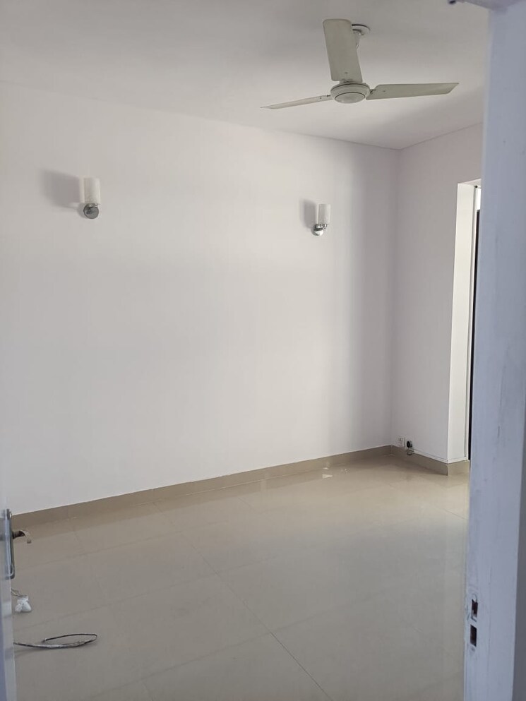 Room, dlf-silver-oaks 2 Bedroom 1150 Sq.Ft. Apartment In Sector 26 Gurgaon 9134553