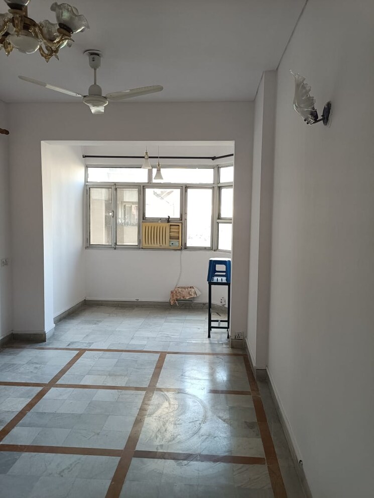 Room, dlf-silver-oaks 2 Bedroom 1150 Sq.Ft. Apartment In Sector 26 Gurgaon 9134553