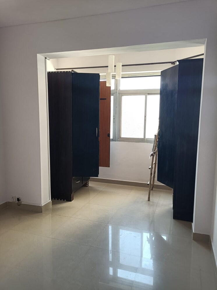 Room, dlf-silver-oaks 2 Bedroom 1150 Sq.Ft. Apartment In Sector 26 Gurgaon 9134553