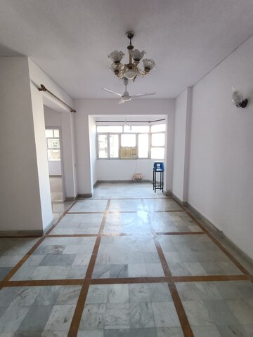 Building Lobby in 2 BHK Apartment at DLF Silver Oaks, Sector 26 – for Rent
