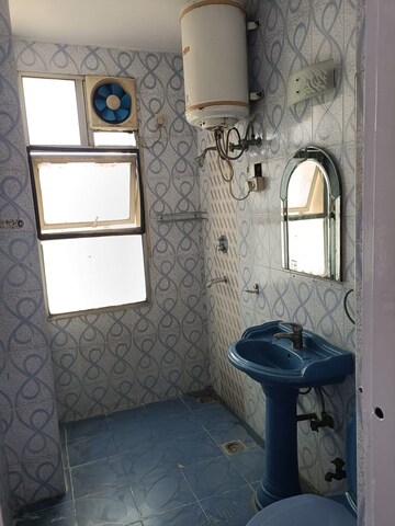 Bathroom in 2 BHK Apartment at DLF Silver Oaks, Sector 26 – for Rent
