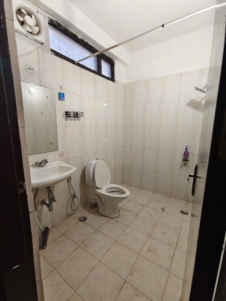 Bathroom, sector 51 2 Bedroom 1366 Sq.Ft. Builder Floor In Sector 51 Gurgaon 9134568