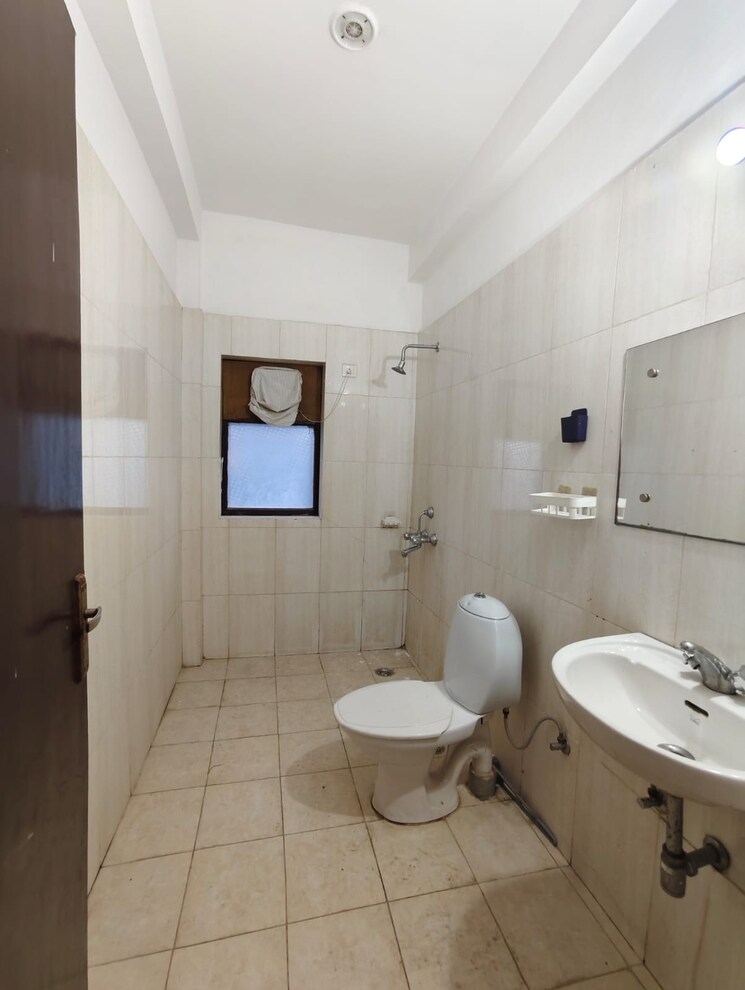Bathroom, sector 51 2 Bedroom 1366 Sq.Ft. Builder Floor In Sector 51 Gurgaon 9134568