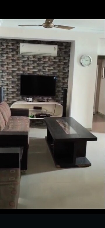 2 BHK Apartment For Rent in Raheja Vedaanta, Sector 108