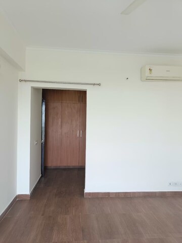 Room in 3 BHK Apartment at Jaypee Greens Pavilion Heights 1, Sector 128 – for Rent