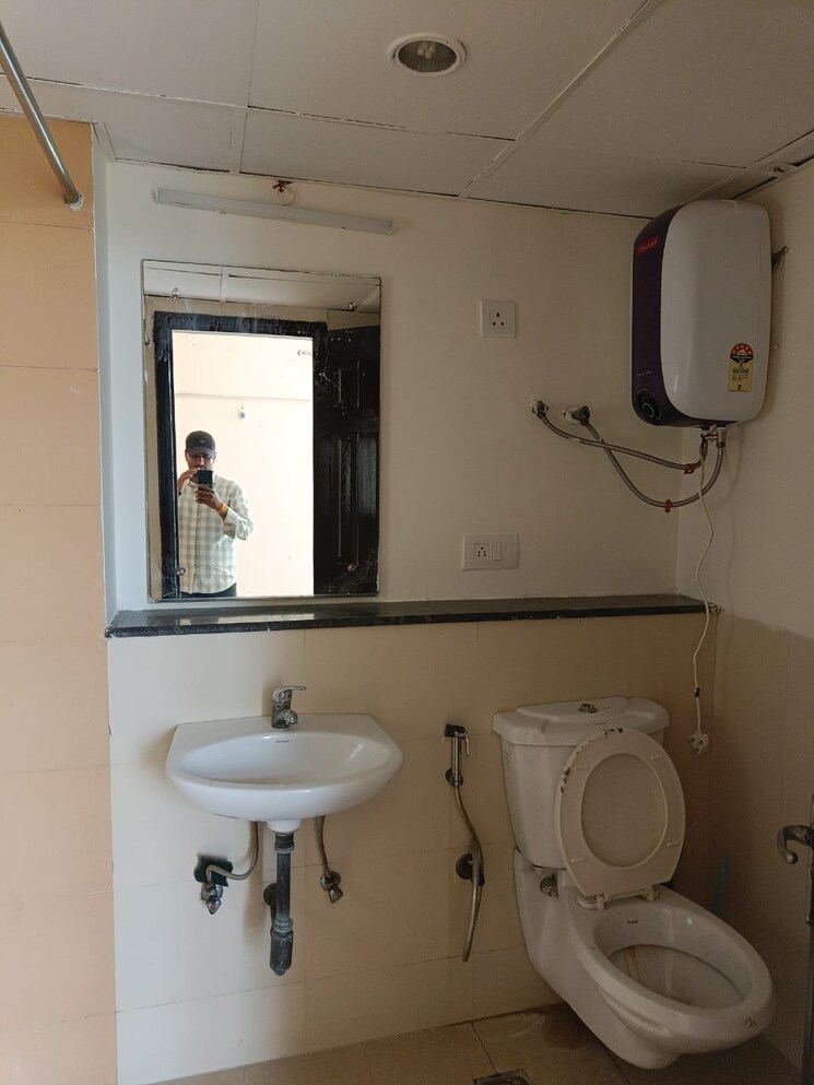 Bathroom, jaypee-greens-pavilion-heights-1 3 Bedroom 2003 Sq.Ft. Apartment In Sector 128 Noida 9134641