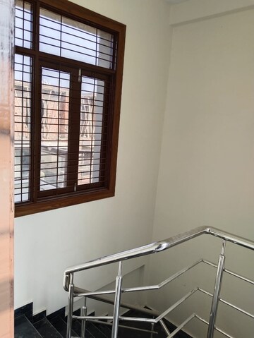 Room in 2.5 BHK Independent House at VJ DH 3, Kursi Road – for Sale