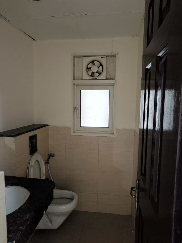 Bathroom, jaypee-pavilion-heights-iv 3 Bedroom 2003 Sq.Ft. Apartment In Sector 128 Noida 9134653