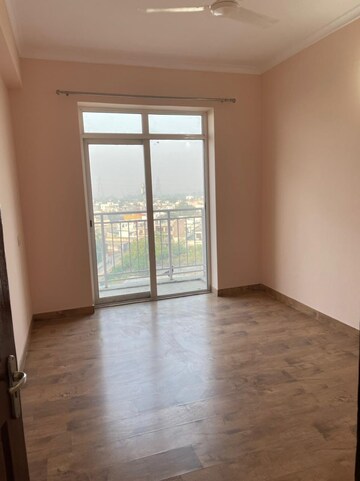 Room in 3 BHK Apartment at Jaypee Pavilion Heights III, Sector 128 – for Rent