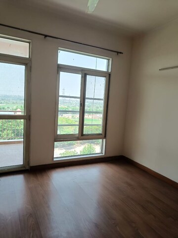 Room in 3 BHK Apartment at Jaypee Pavilion Heights III, Sector 128 – for Rent