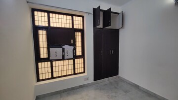 Room in 3 BHK Builder Floor at Green Fields Colony – for Rent