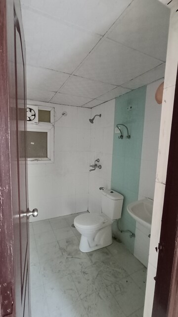 Bathroom in 2.5 BHK Apartment at Saviour Park, Mohan Nagar – for Rent