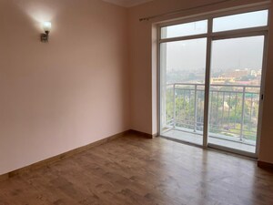Room in 3 BHK Apartment at Jaypee Pavilion Heights III, Sector 128 – for Rent