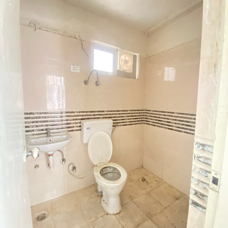 Bathroom, shree-vardhman-green-court 2 Bedroom 526 Sq.Ft. Apartment In Sector 90 Gurgaon 9134699