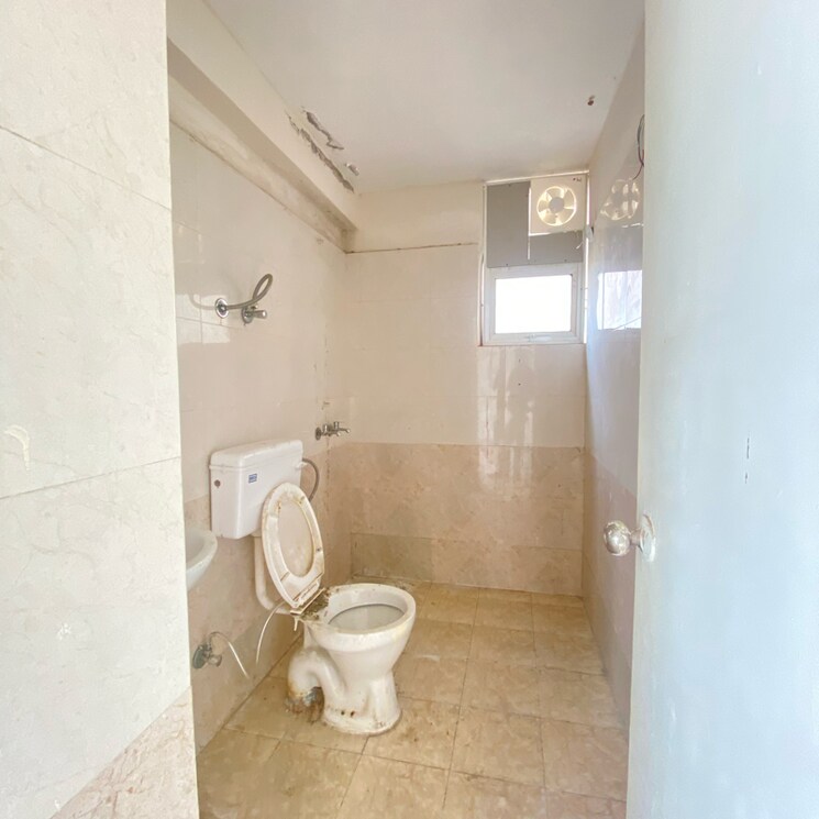 Bathroom, shree-vardhman-green-court 2 Bedroom 526 Sq.Ft. Apartment In Sector 90 Gurgaon 9134699
