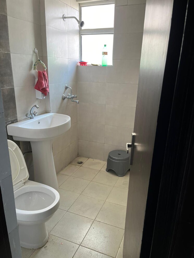 Bathroom, uninav-residena 3 Bedroom 1615 Sq.Ft. Apartment In Raj Nagar Extension Ghaziabad 9134725