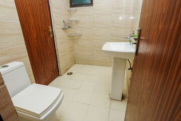 Bathroom in 3 BHK Apartment at Express Zenith, Sector 77 – for Rent
