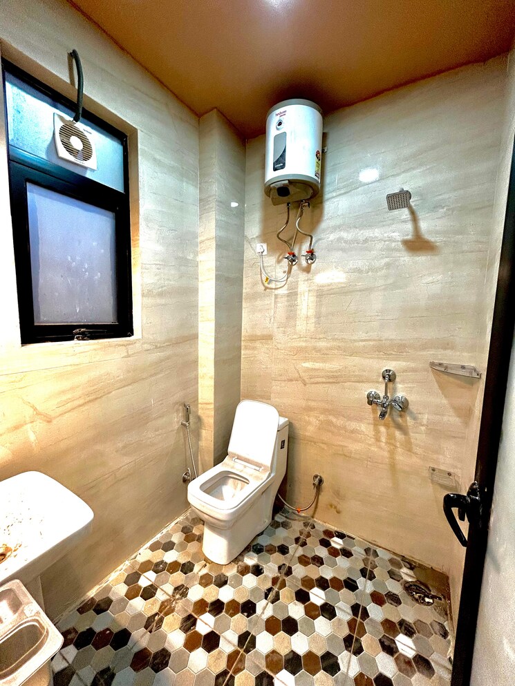 Attached Bathroom, sector 38 Studio 667 Sq.Ft. Builder Floor In Sector 38 Gurgaon 9134773