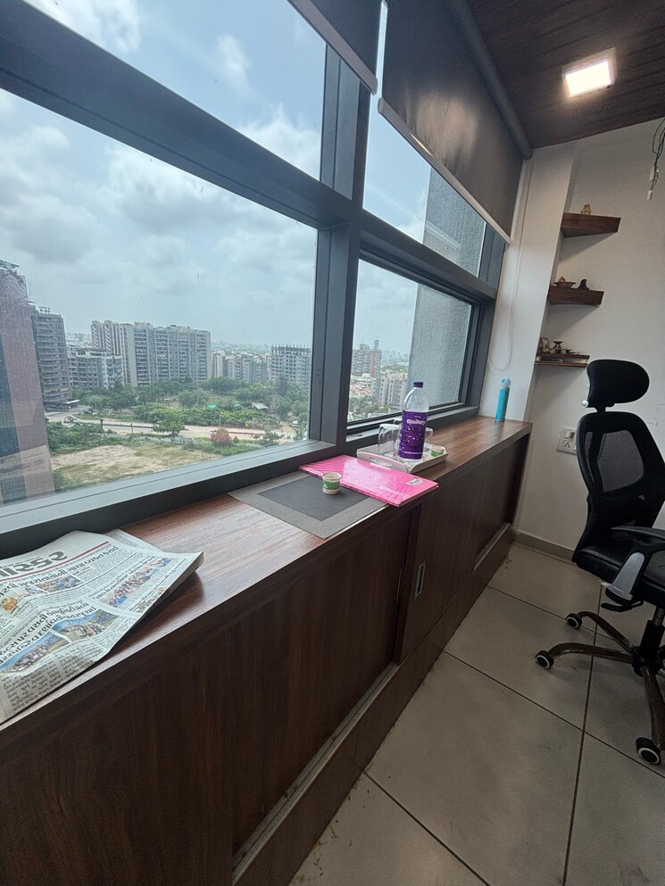 Tv Room, science city Commercial Office Space in IT/SEZ 900 Sq.Ft. In Science City Ahmedabad 9134787