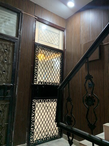 Furnished Amenities in 4 BHK Builder Floor at Green Fields Colony – for Rent