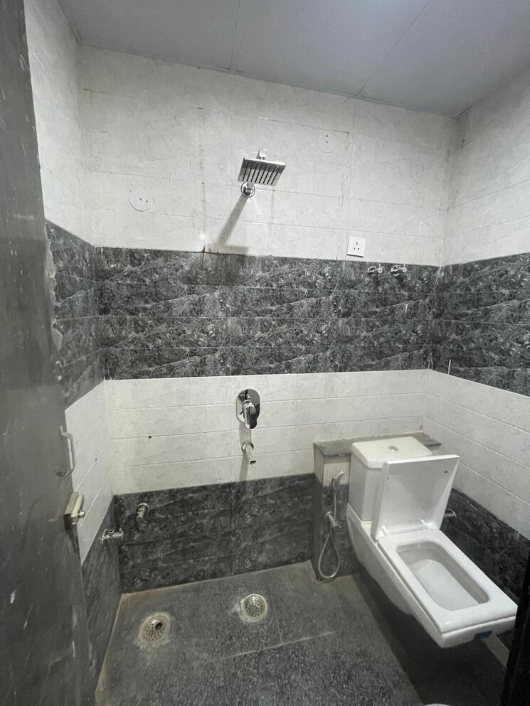 Bathroom, sector 52 2 Bedroom 1388 Sq.Ft. Builder Floor In Sector 52 Gurgaon 9134805