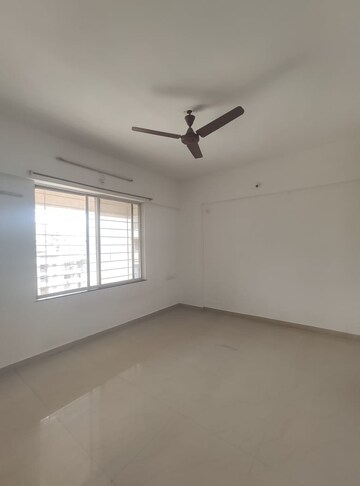Room in 2 BHK Apartment at Essen Shonest Towers, Wakad – for Rent