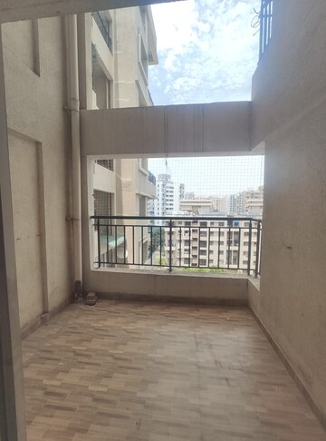 Room in 2 BHK Apartment at Essen Shonest Towers, Wakad – for Rent