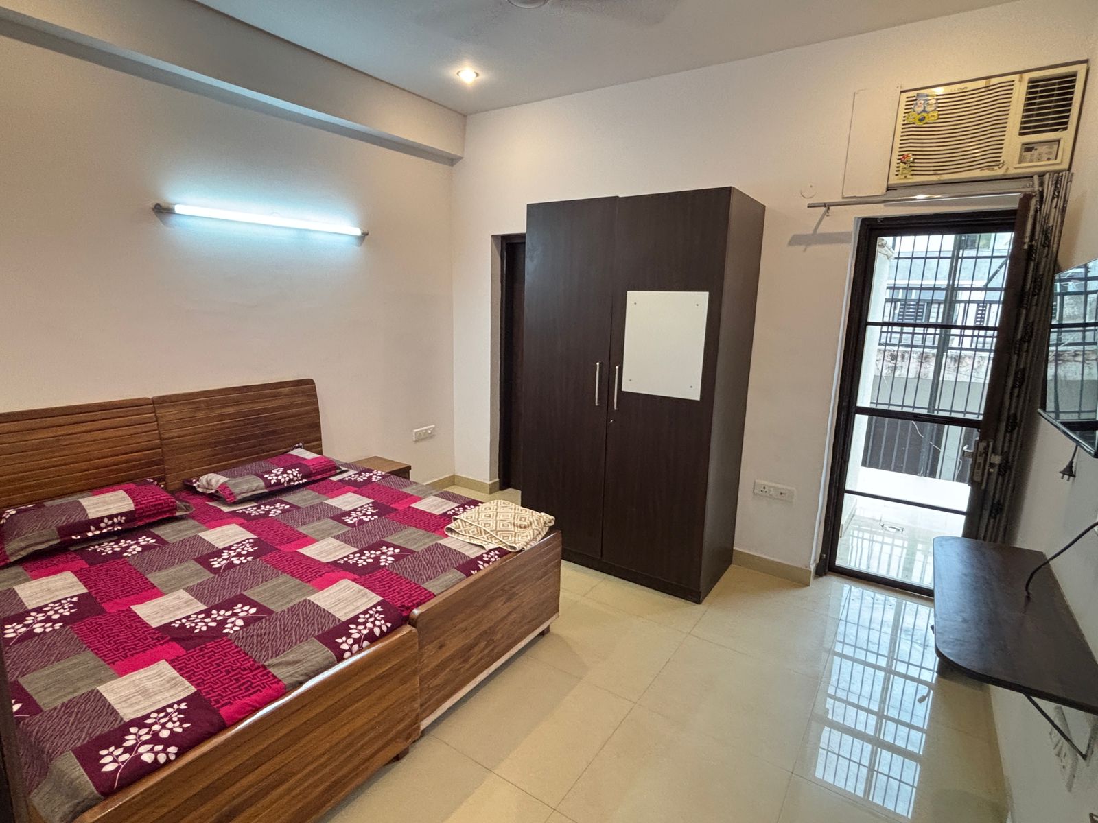 3.5 BHK + Servant Room Villa For Sale in Unitech Nirvana Country Aspen Greens