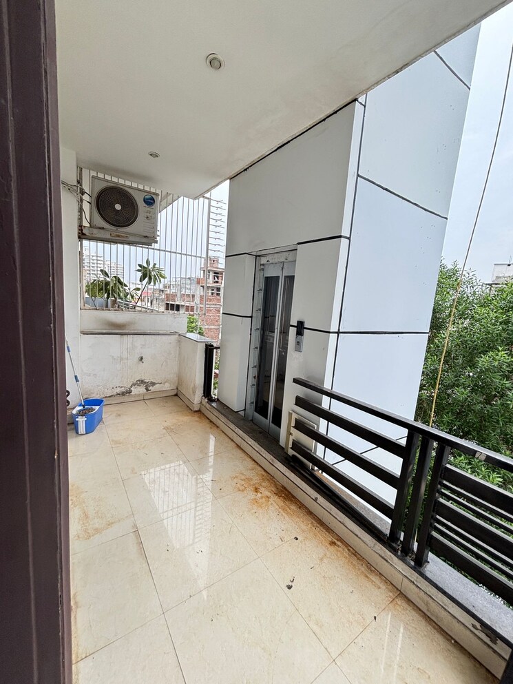 Balcony, unitech-nirvana-country-aspen-greens 3.5 Bedroom 240 Sq.Yd. Villa In Sector 50 Gurgaon 9134811