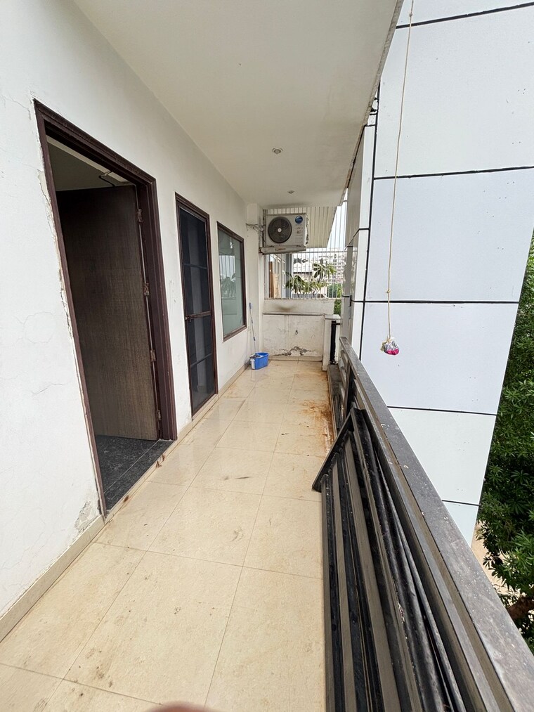 Balcony, unitech-nirvana-country-aspen-greens 3.5 Bedroom 240 Sq.Yd. Villa In Sector 50 Gurgaon 9134811