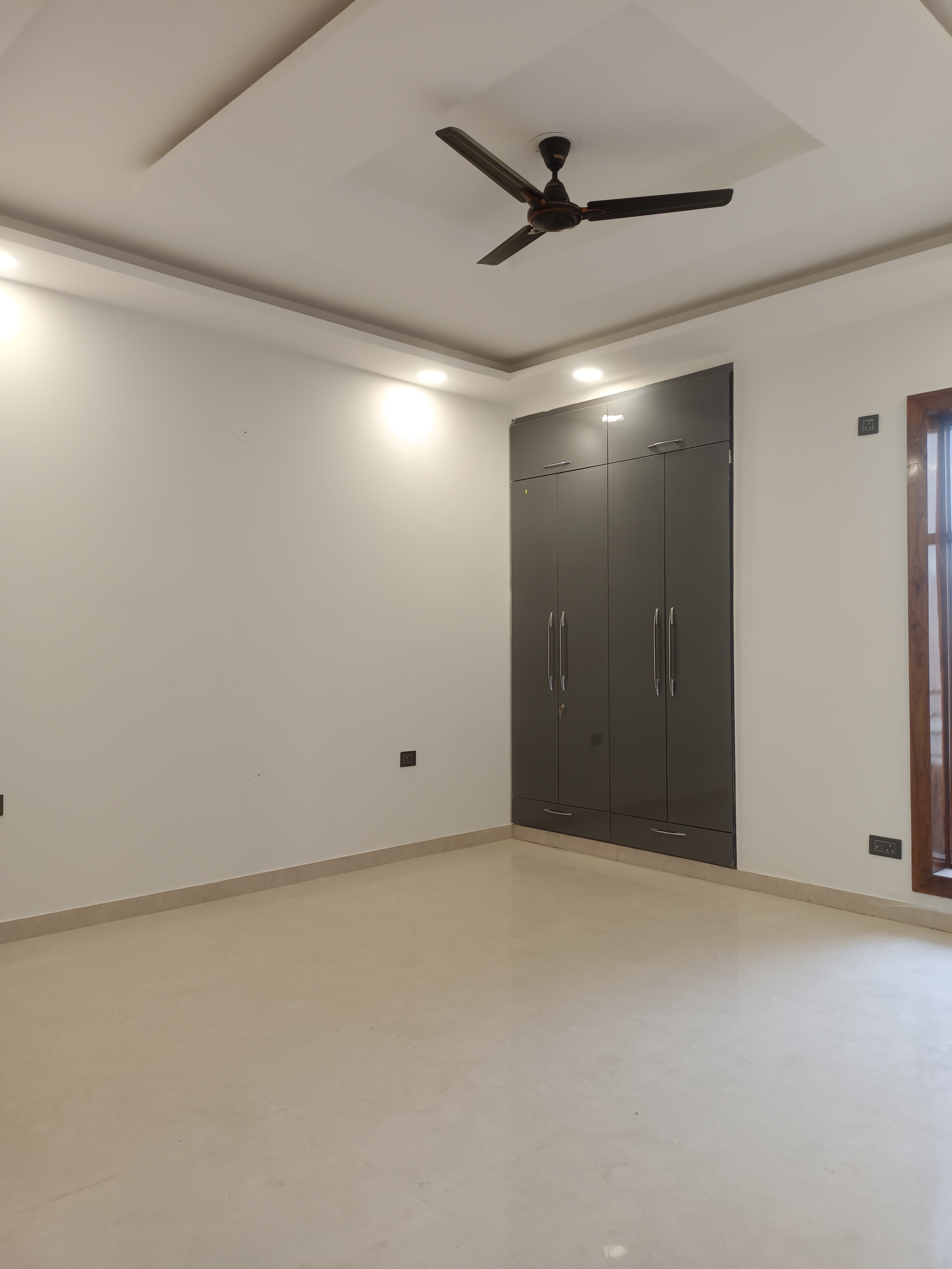 5 BHK + Pooja Room,Servant Room,Study Room,Extra Room Builder Floor For Rent in Green Fields Colony