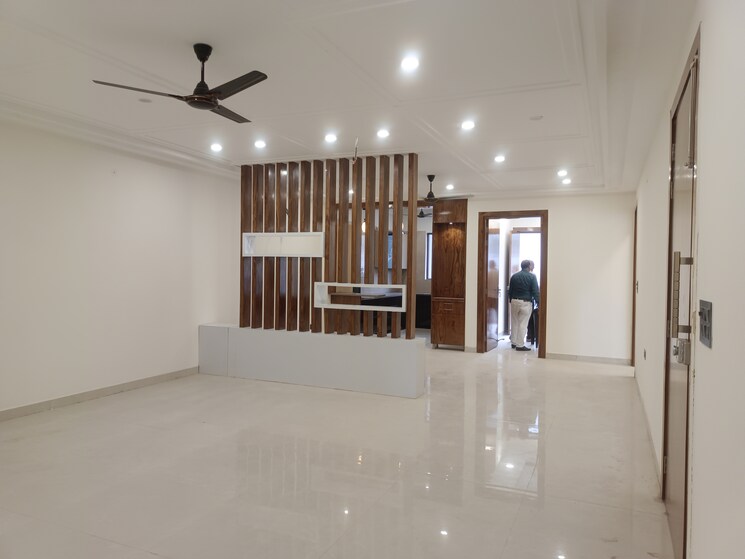 Room, green fields colony 5 Bedroom 600 Sq.Yd. Builder Floor In Green Fields Colony Faridabad 9134819