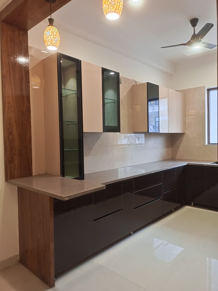 Kitchen, green fields colony 5 Bedroom 600 Sq.Yd. Builder Floor In Green Fields Colony Faridabad 9134819