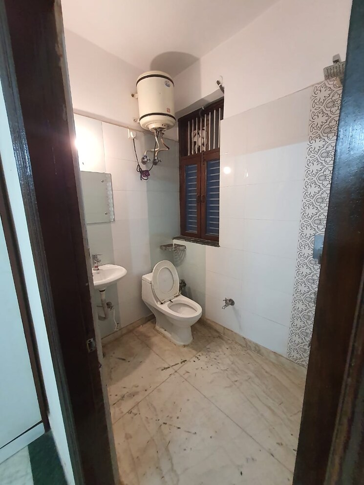 Bathroom, sector 46 2 Bedroom 1399 Sq.Ft. Builder Floor In Sector 46 Gurgaon 9134829