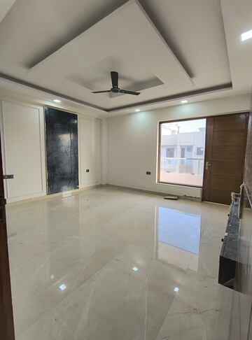 Furnished Amenities in 4 BHK Builder Floor at Green Fields Colony – for Rent