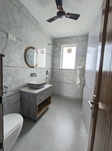 Master Bedroom in 4 BHK Builder Floor at Green Fields Colony – for Rent