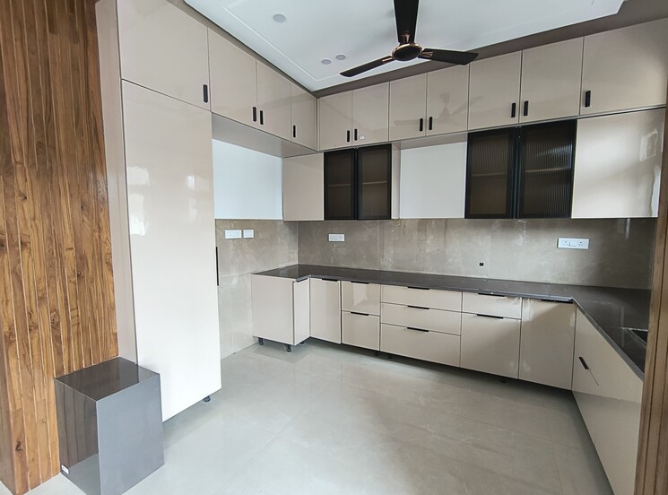 Kitchen, green fields colony 4 Bedroom 450 Sq.Yd. Builder Floor In Green Fields Colony Faridabad 9134901