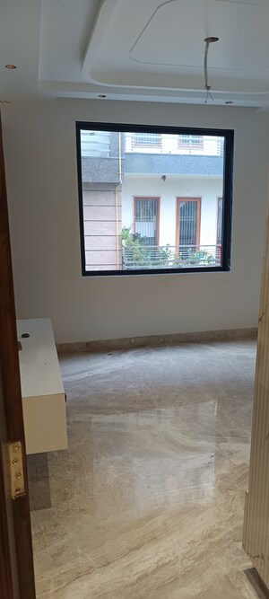 Room in 2 BHK Builder Floor at Rohini Sector 11 – for Sale