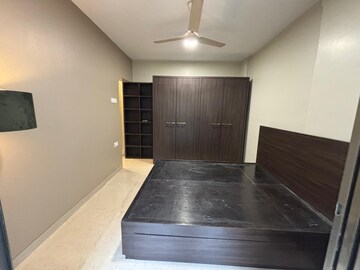Room in 3 BHK Apartment at Poseidon Apartment, Andheri West – for Rent