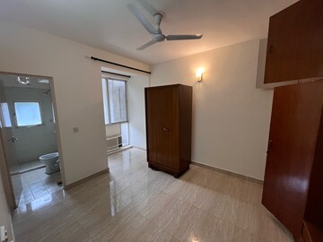 Room in 3 BHK Apartment at DLF The Carlton Estate, Sector 53 – for Rent