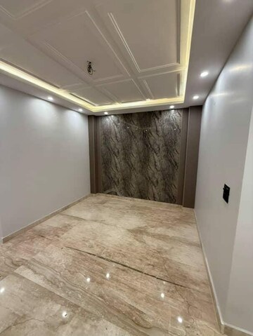 Room in 2.5 BHK Builder Floor at Ramesh Nagar – for Rent