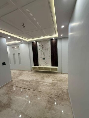 Room in 2.5 BHK Builder Floor at Ramesh Nagar – for Rent