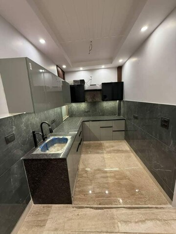 Kitchen in 2.5 BHK Builder Floor at Ramesh Nagar – for Rent