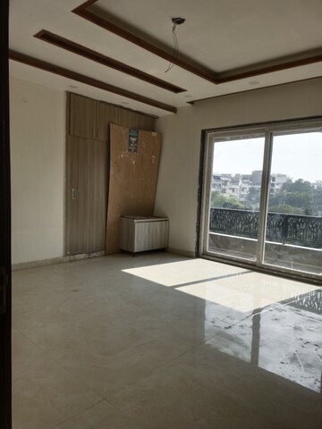 Room in 3 BHK Builder Floor at Green Fields Colony – for Rent