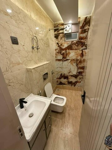 Bathroom in 2.5 BHK Builder Floor at Ramesh Nagar – for Rent