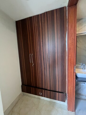 Furnished Amenities in 3 BHK Builder Floor at Ansal Sushant Lok I, Sector 43 – for Rent