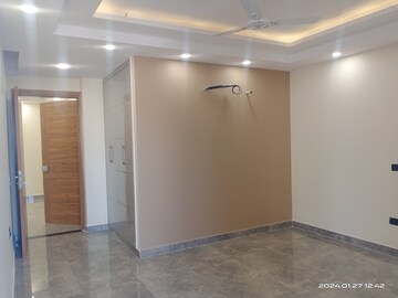 Room in 3 BHK Builder Floor at Vasant Kunj – for Rent