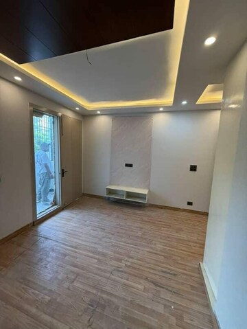 Room in 2.5 BHK Builder Floor at Ramesh Nagar – for Rent
