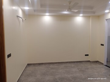 Room in 3 BHK Builder Floor at Vasant Kunj – for Rent