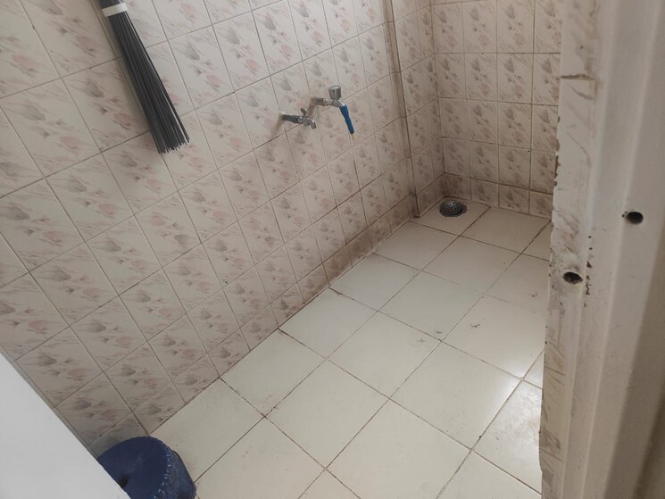 Bathroom, narayan-complex 1 Bedroom 600 Sq.Ft. Apartment In Hingne Khurd Pune 9134995